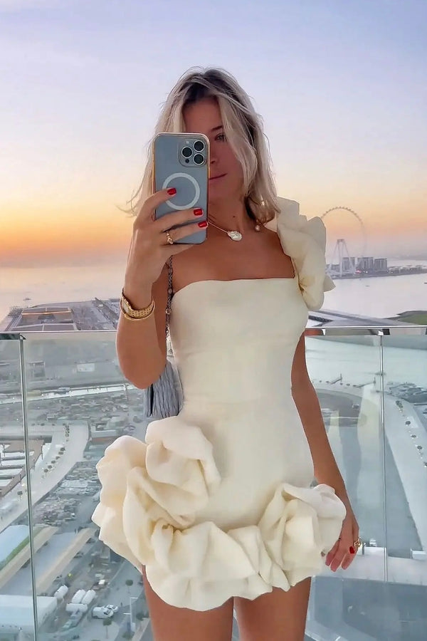 Vestido Curto Um Ombro Só Bordado Floral Branco