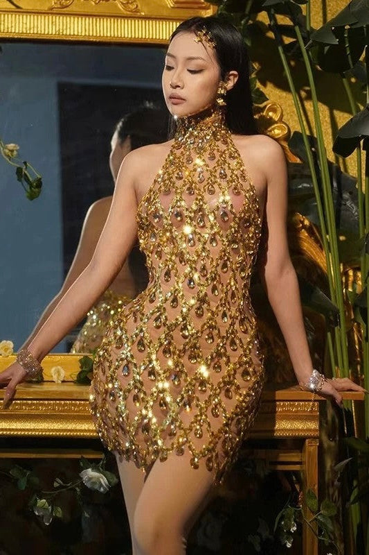 Vestido Curto Cravejado em Pedraria e Paetês Dourado