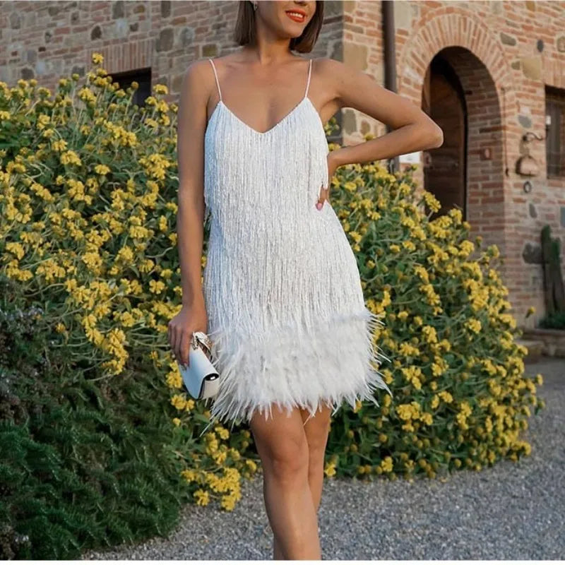 Vestido Curto Paetê Com Plumas Branco