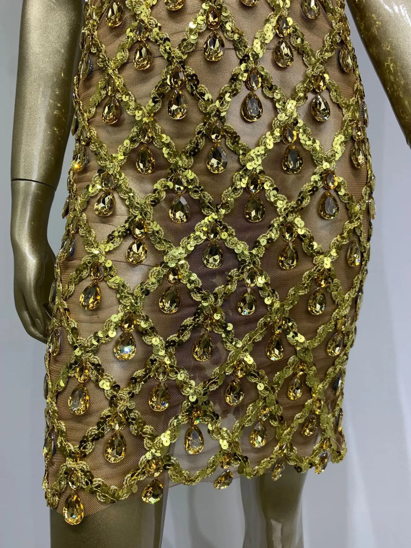 Vestido Curto Cravejado em Pedraria e Paetês Dourado