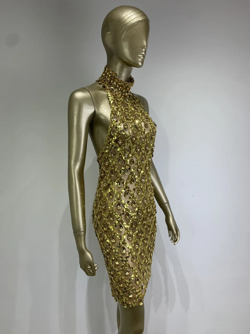 Vestido Curto Cravejado em Pedraria e Paetês Dourado