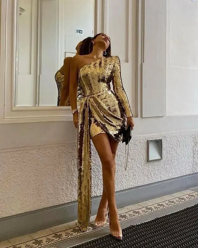 Vestido Curto De Paetês Um Ombro Só Manga Longa Dourado