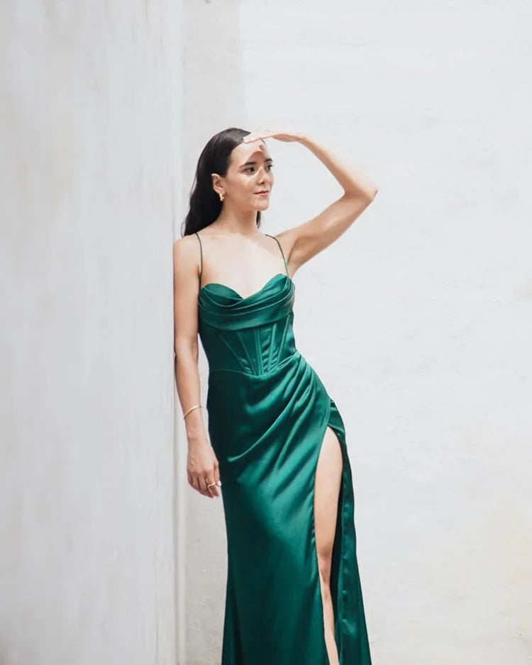 Vestido Longo De Cetim Decote Coração Com Fenda Glamour Verde