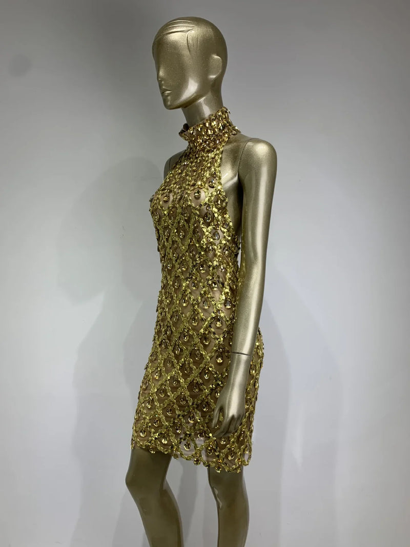 Vestido Curto Cravejado em Pedraria e Paetês Dourado