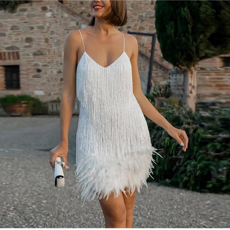 Vestido Curto Paetê Com Plumas Branco