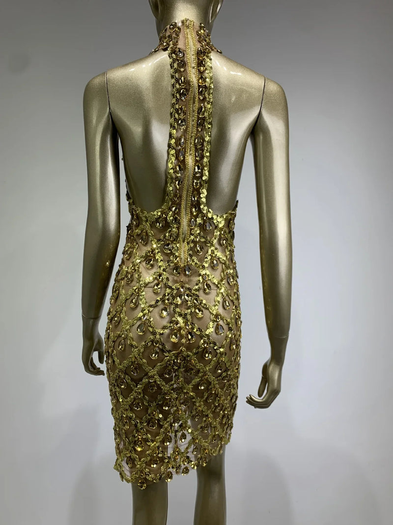 Vestido Curto Cravejado em Pedraria e Paetês Dourado