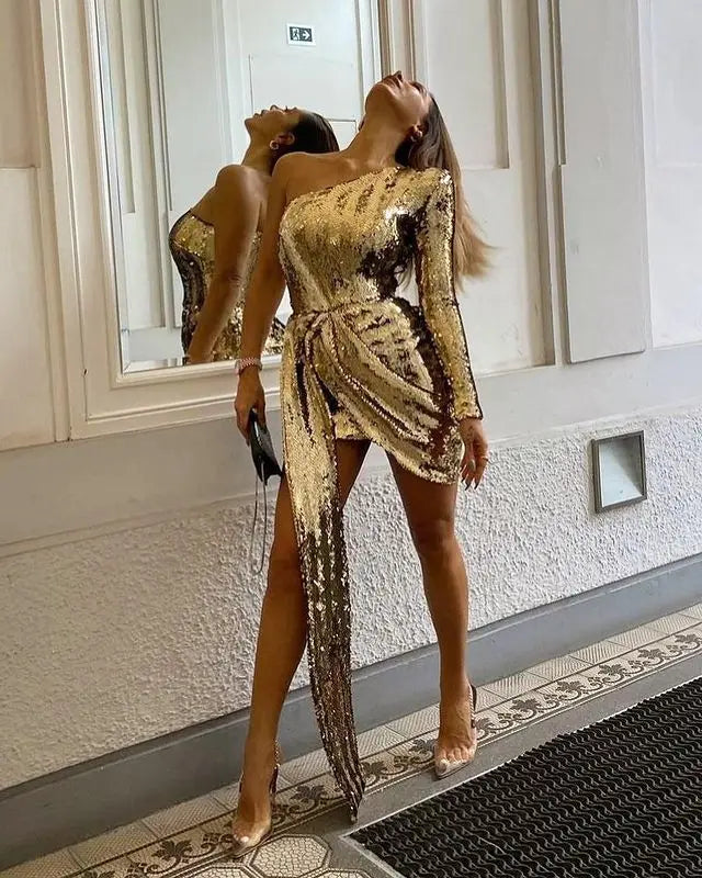 Vestido Curto De Paetês Um Ombro Só Manga Longa Dourado