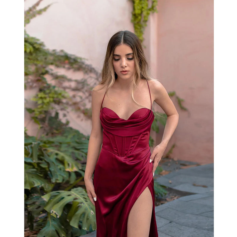 Vestido Longo De Cetim Decote Coração Com Fenda Glamour